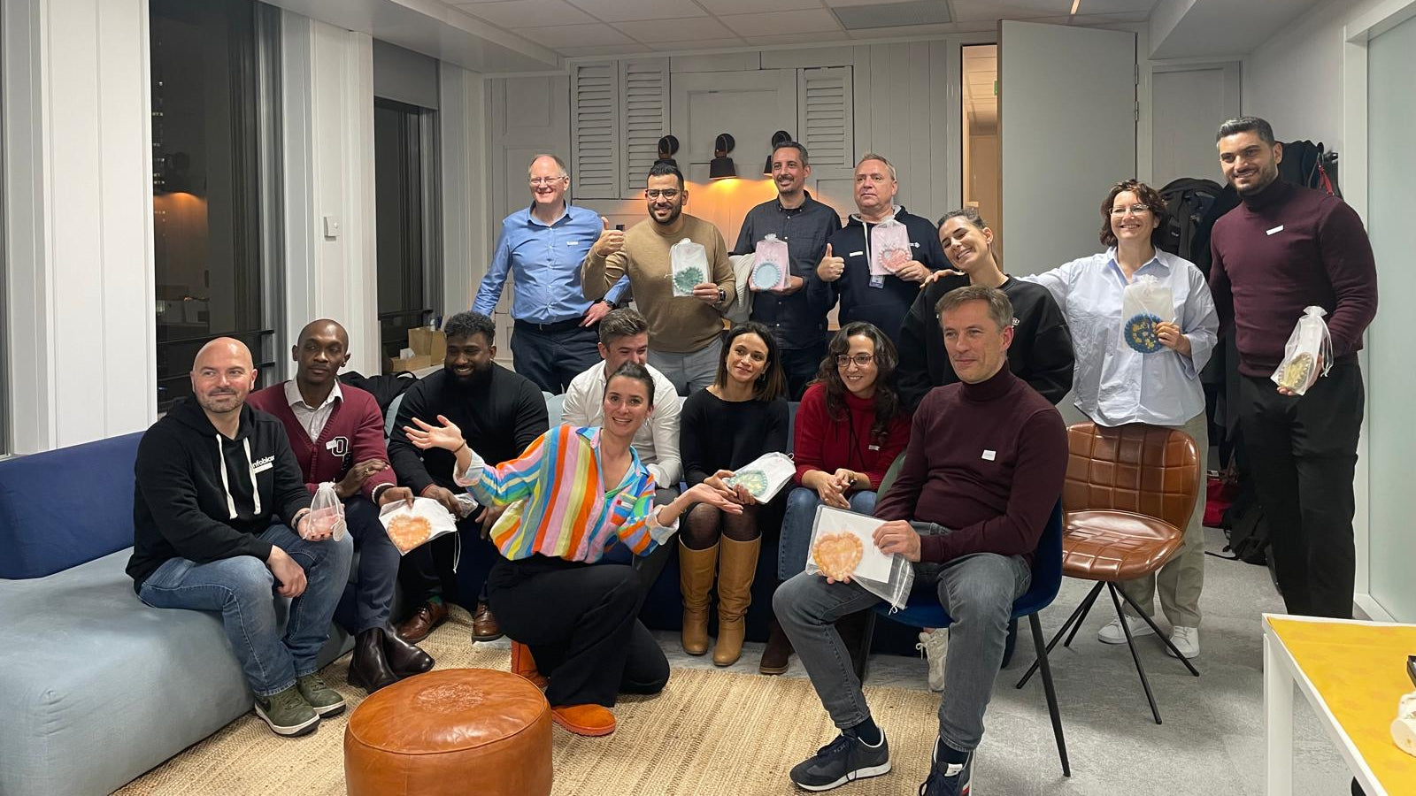 Atelier Jesmonite team building création de vide-poches à Paris 