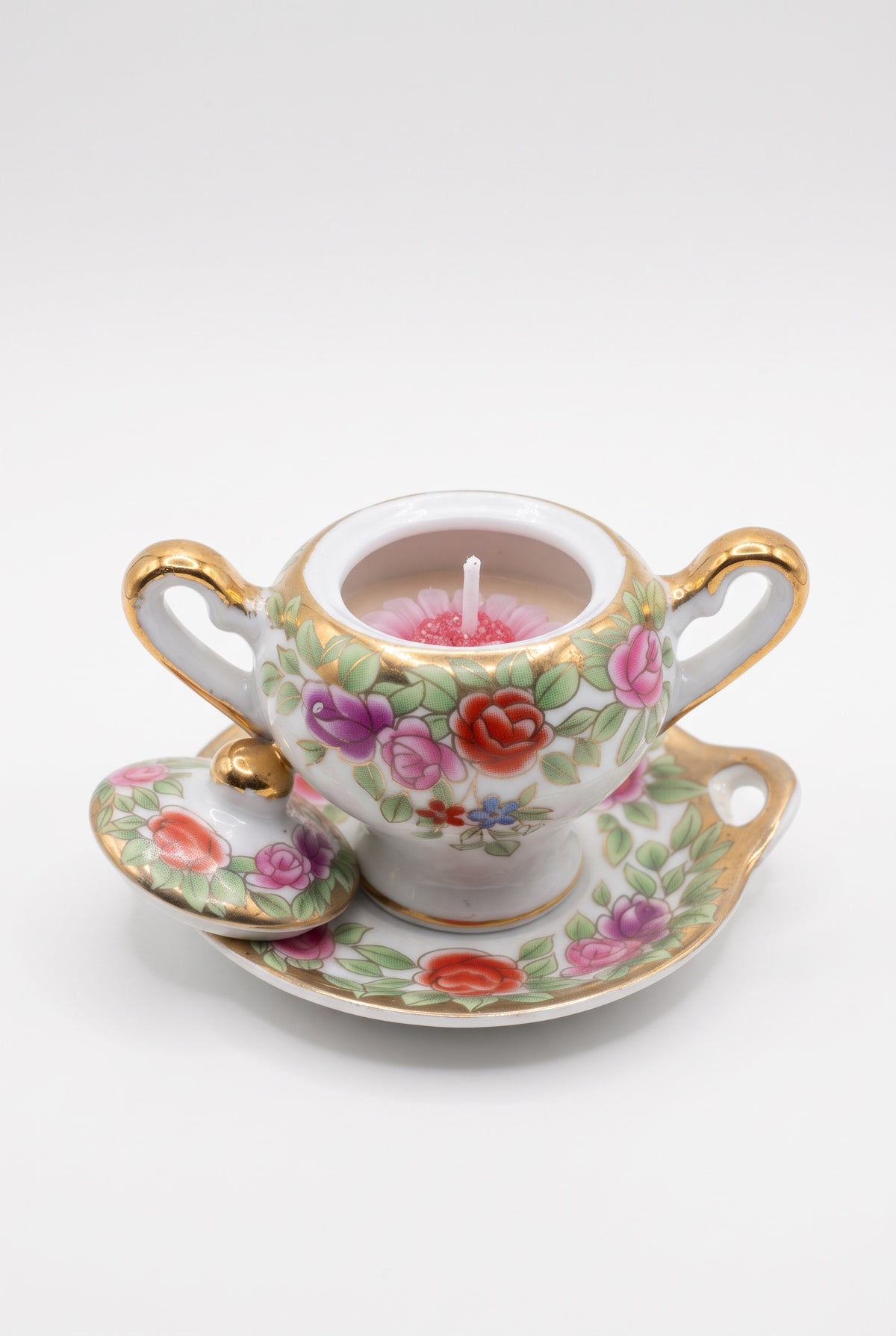 Bougie dans petite soupière en porcelaine