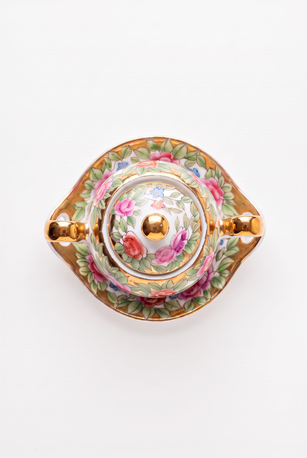 Bougie dans petite soupière en porcelaine